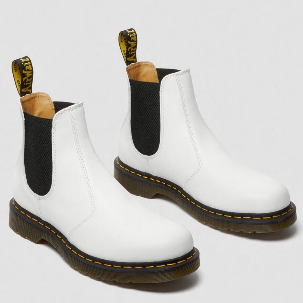 DR MARTENS 2976 YELLOW STITCH SMOOTH LEATHER CHELSEA BOOTS WHITE SIZE 7 US
